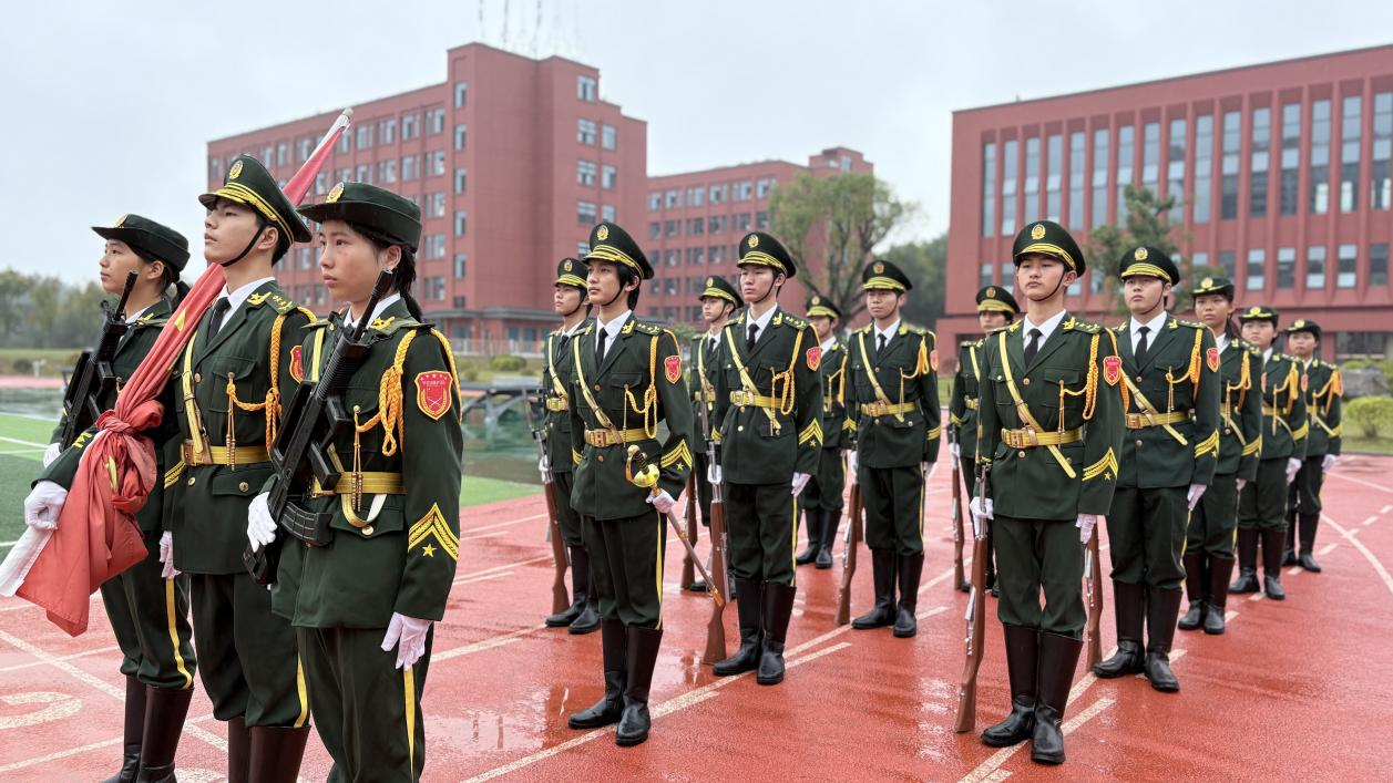 武冈市篮深学校开展“知恩感恩，与爱同行”教育月活动