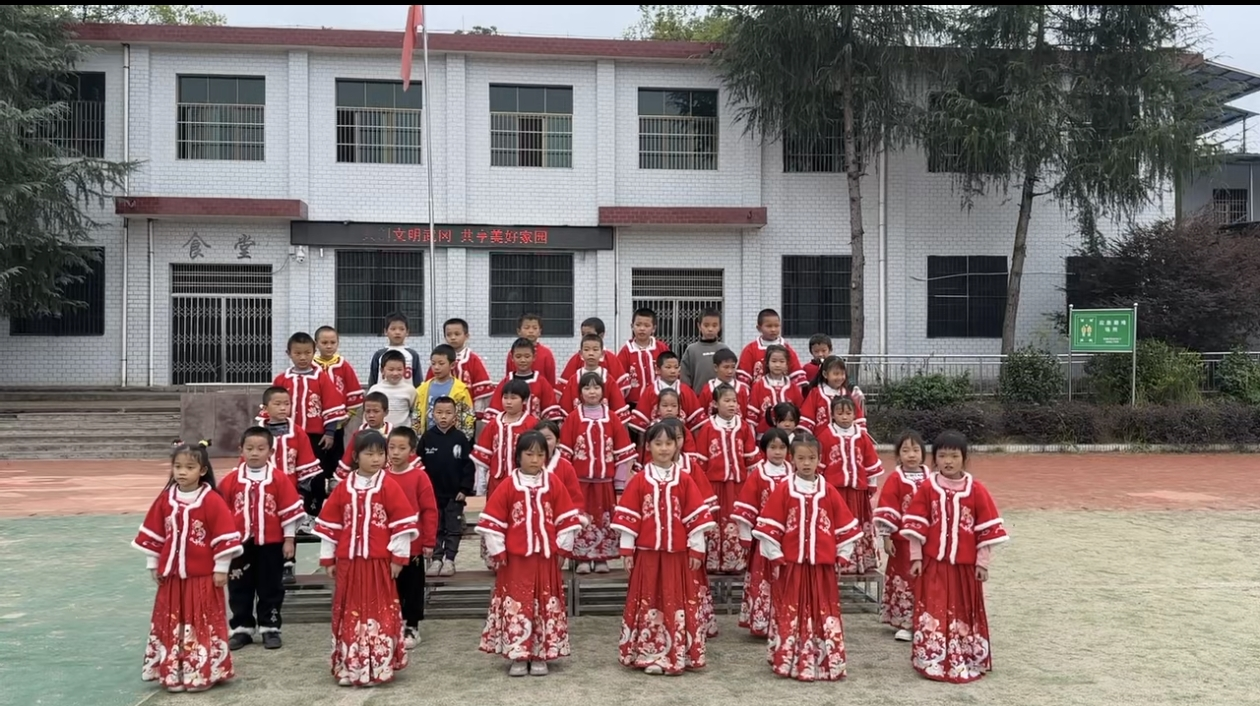 武冈市荆竹铺镇中心小学举办国学经典诵读比赛