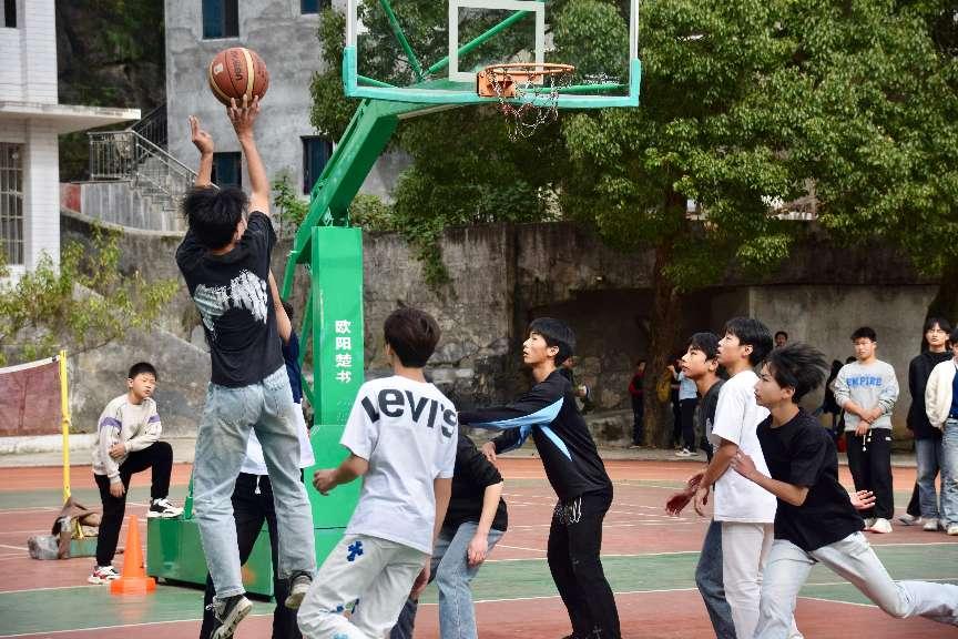 隆回县荷田中学“三大工程”引领体育活动热潮