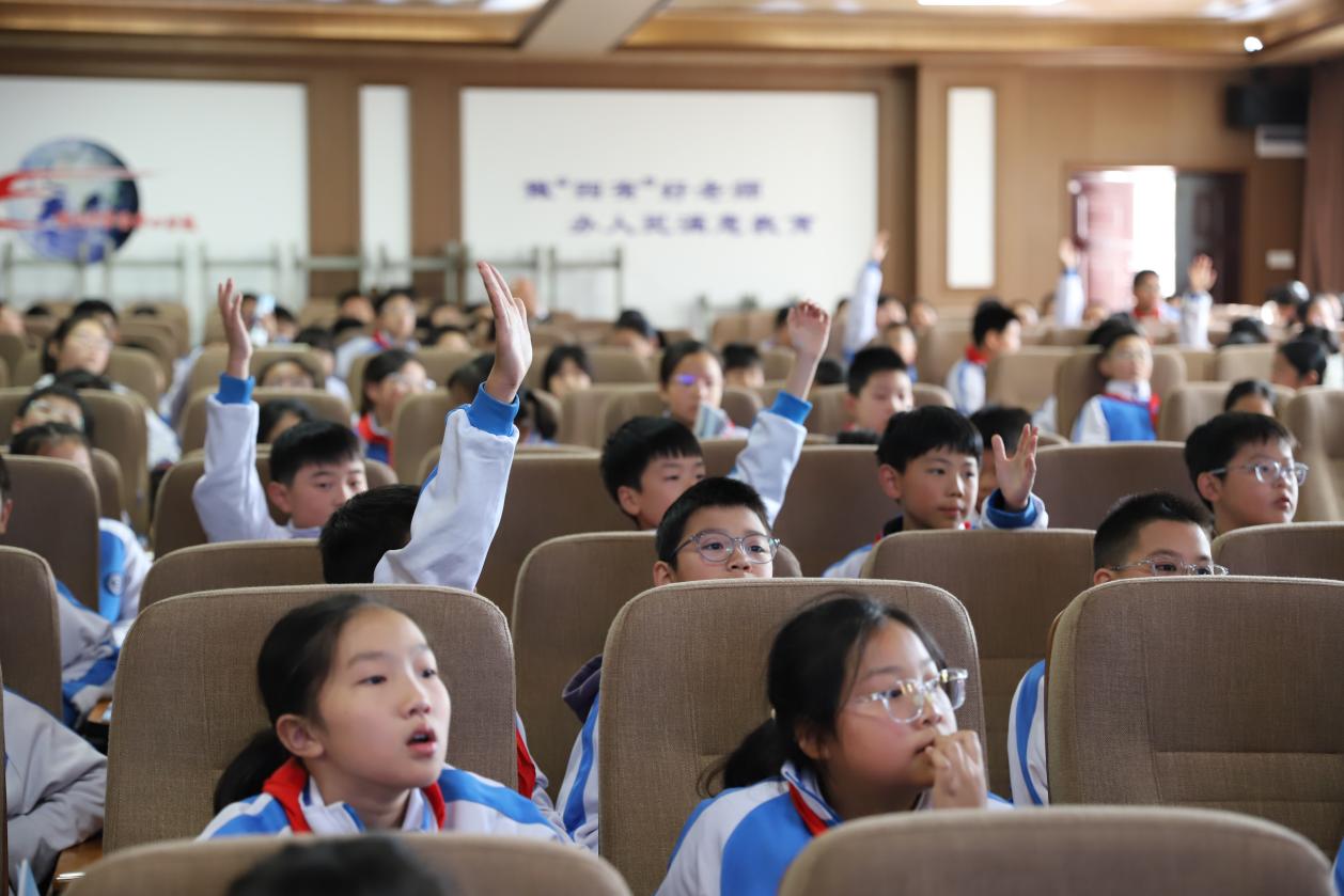 邵东市城区二小防震减灾科普讲座圆满落幕：趣味科普筑牢安全防线 科学种子扎根童心