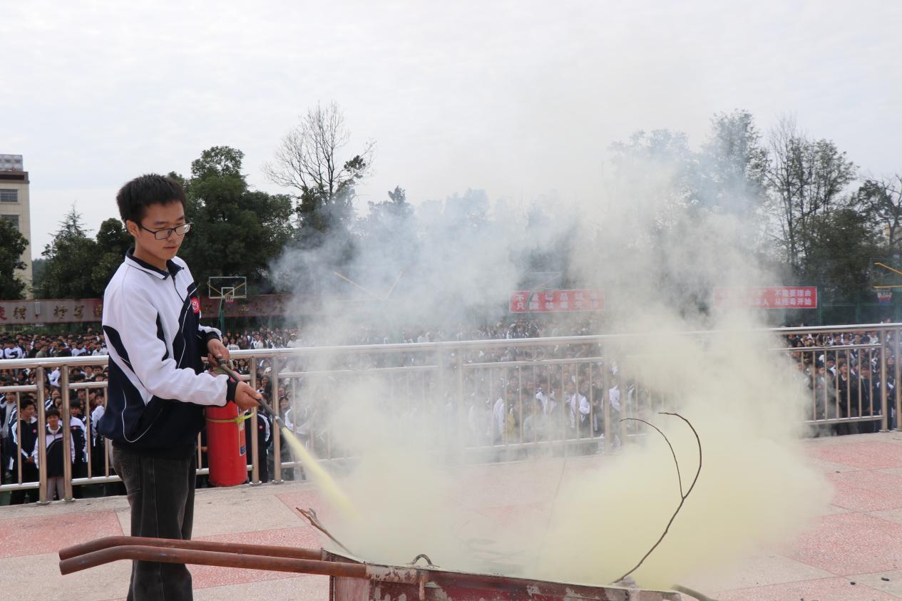 邵东市职业中专学校成功举行2025年消防应急疏散演练