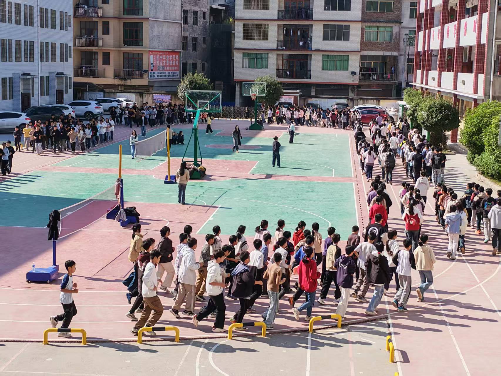 隆回县羊古坳镇中团中学积极开展体育大课间训练活动