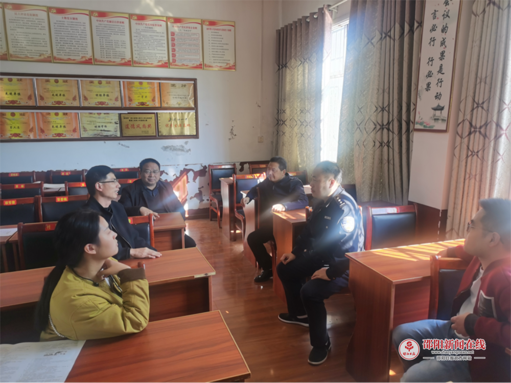 洞口县岩山镇菱角中学召开利剑护蕾、禁毒、反电诈工作推进教师会