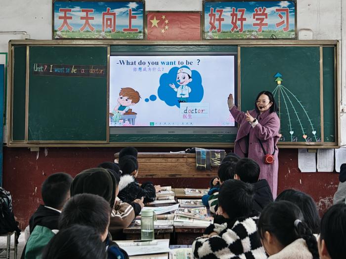 武冈市邓元泰镇城西九年制学校开展校本研修公开课活动