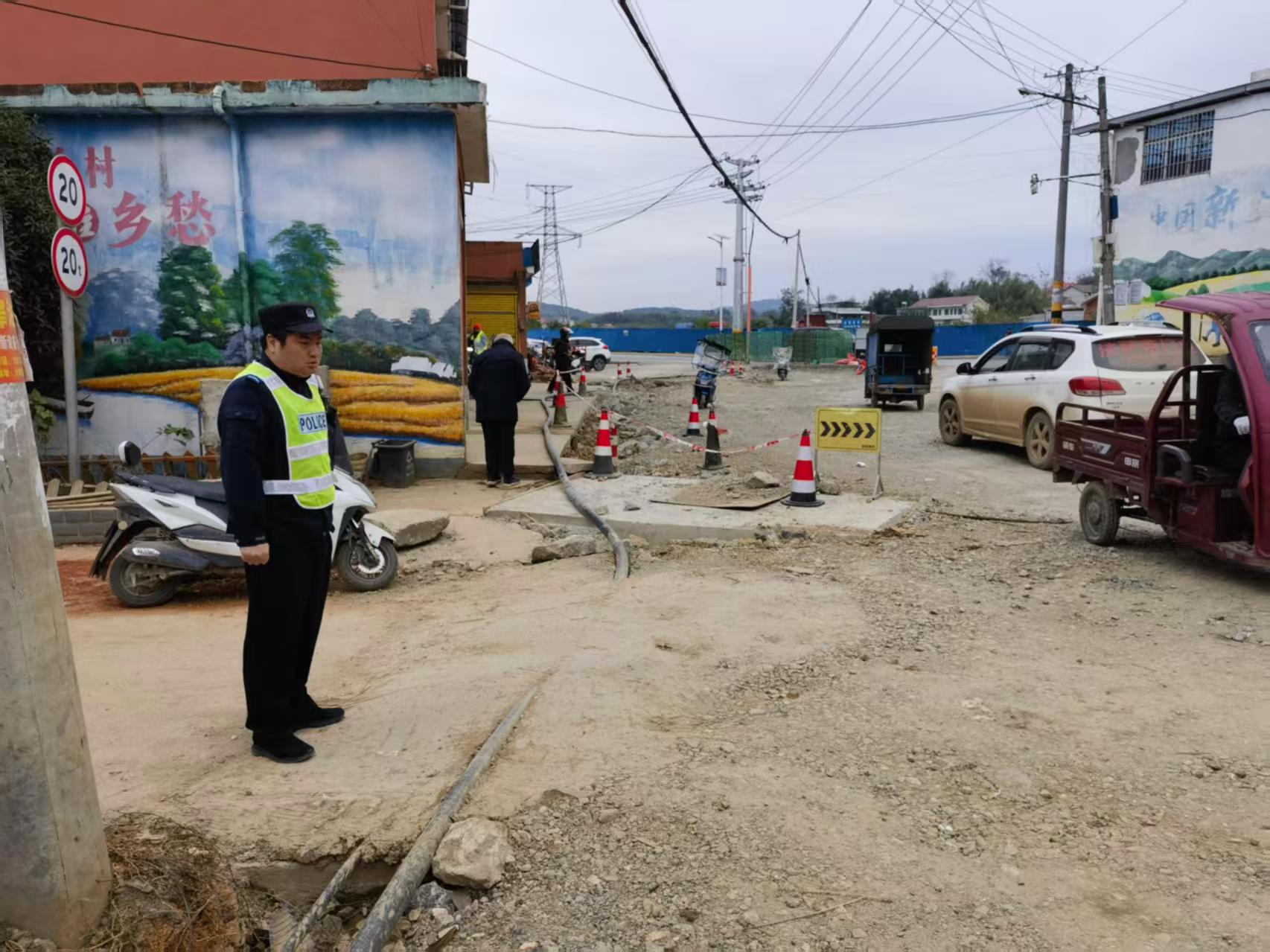 大祥区板桥乡持续开展“一盔一带”安全守护行动