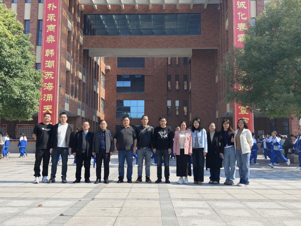 武冈二中高三教师团队赴新化一中参加联合教研活动