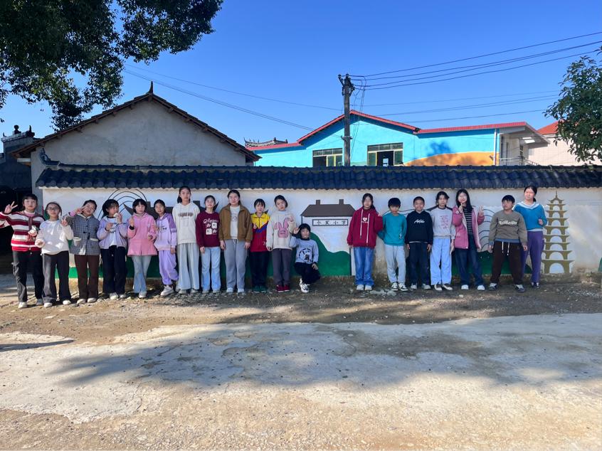 洞口县黄桥镇永发完全小学开展“冬日趣游文昌塔•探寻家乡文化”主题活动