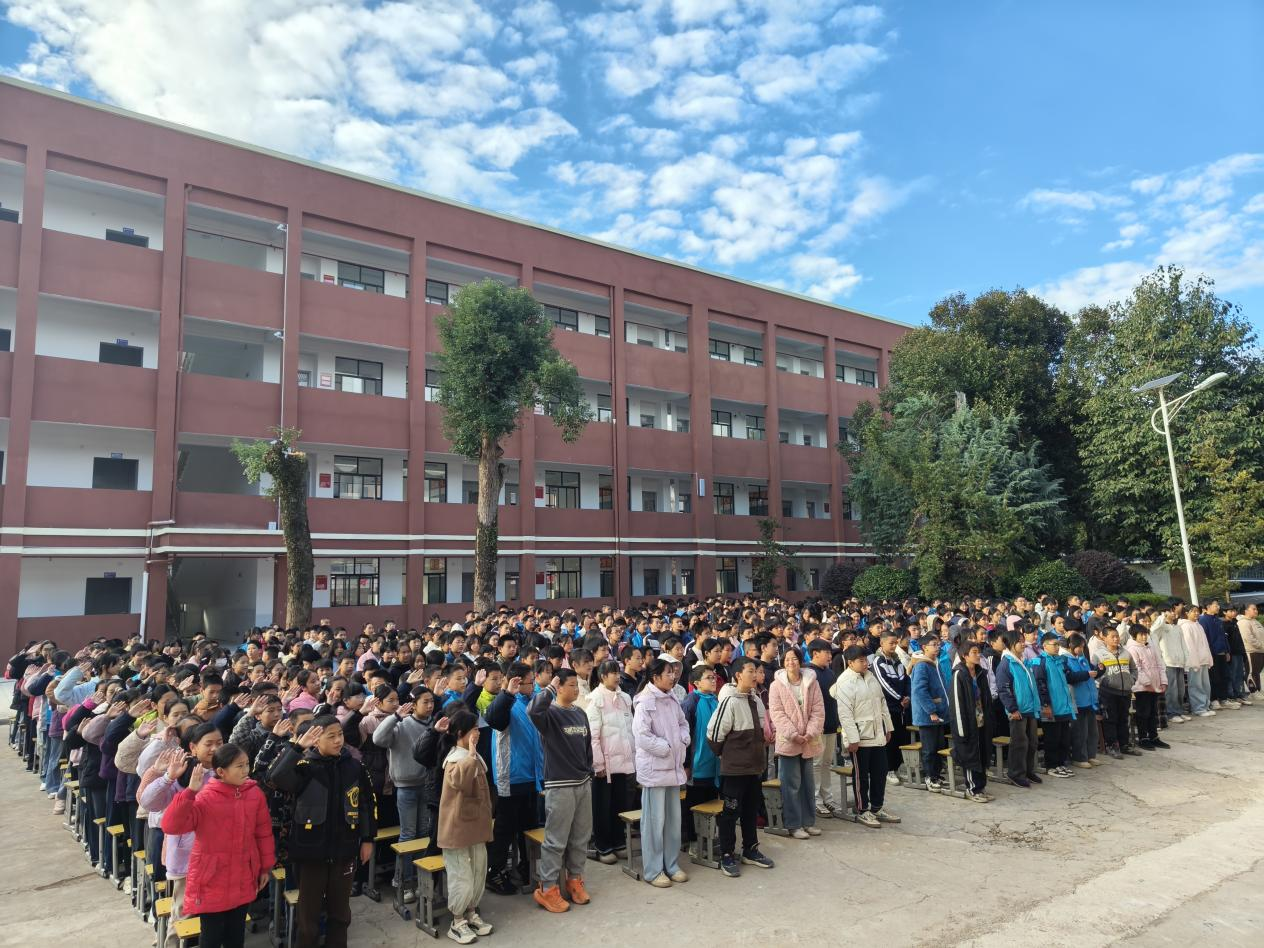 洞口县毓兰镇中学举行秋季学期期中总结大会