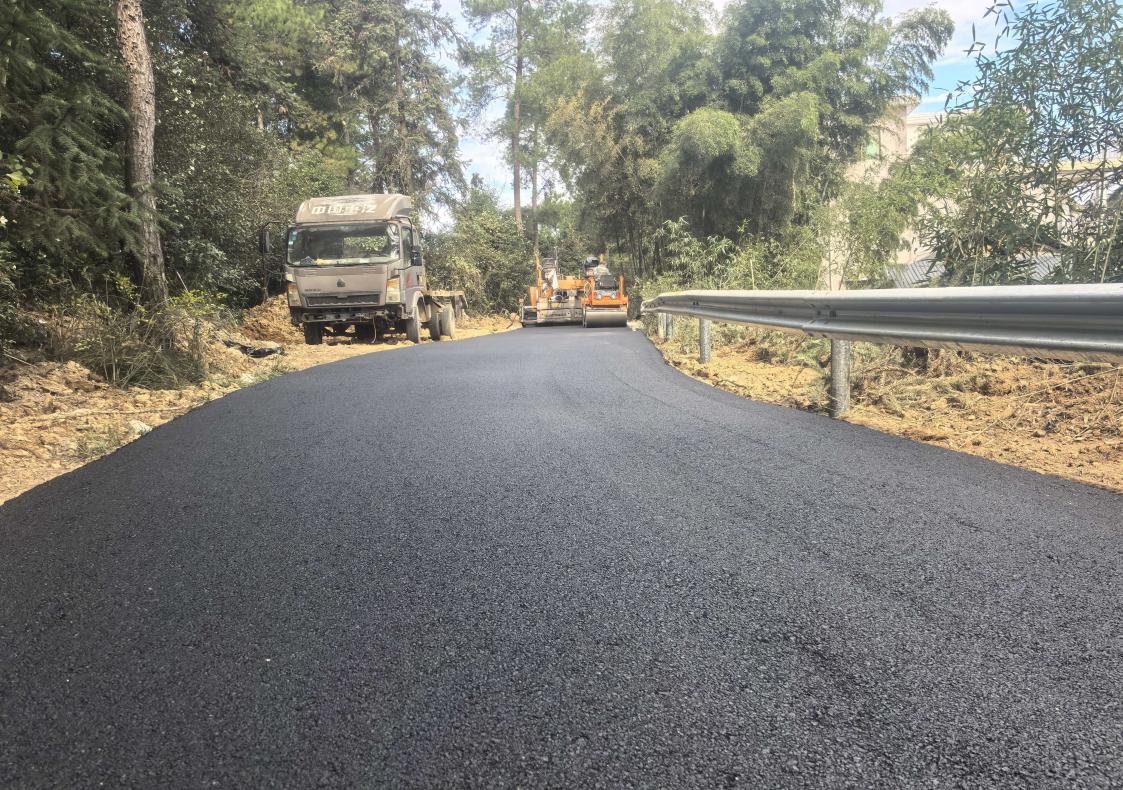 洞口县：农村公路提质改造提速增效 铺就乡村振兴“快车道”