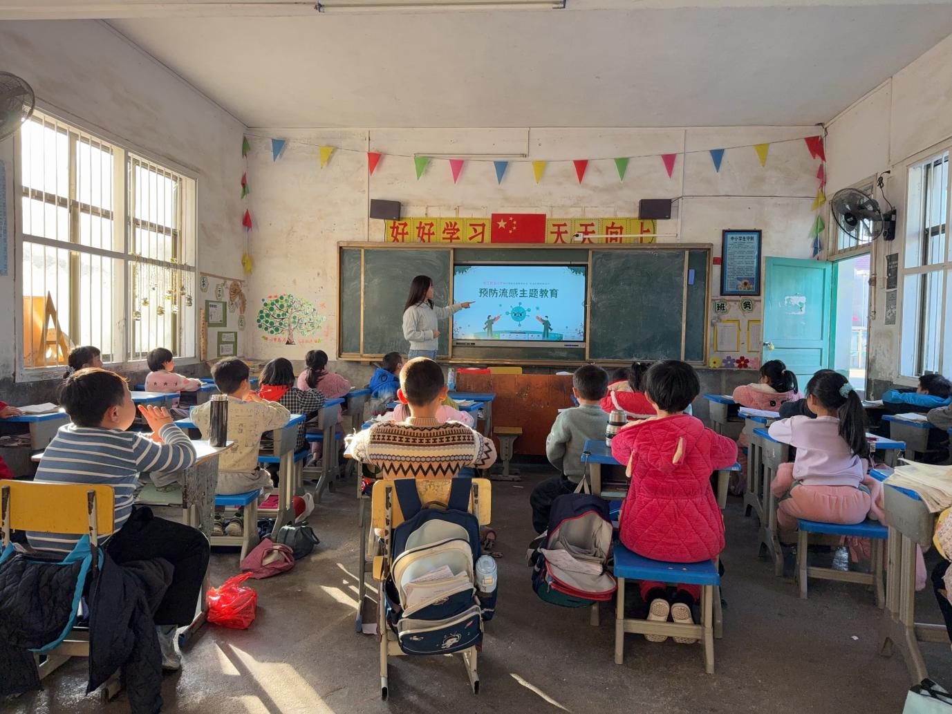 洞口县黄桥镇邻江完全小学开展“秋日防流感 校园护健康”健康主题活动