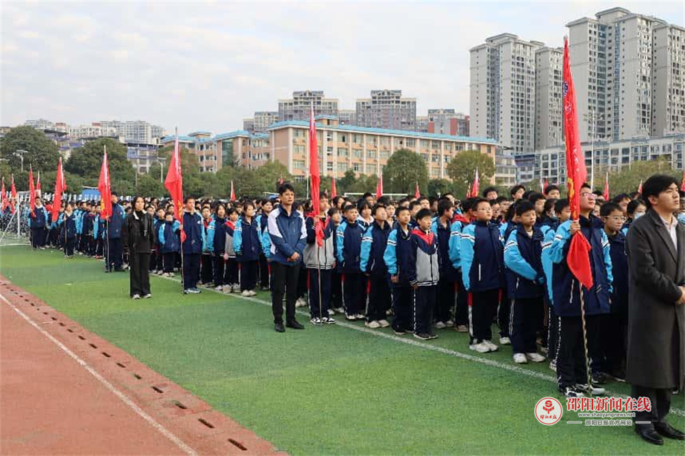 新宁县崀山培英学校举行反电诈主题升旗仪式