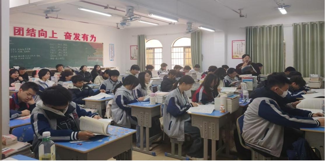 邵阳市湘智鸿才高级中学开展“推门听课”活动