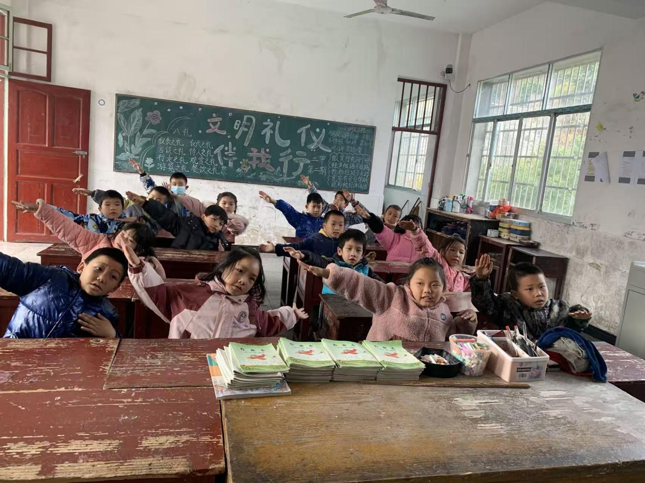 邵东市堡面前乡中心小学举行大课间风采展示大赛