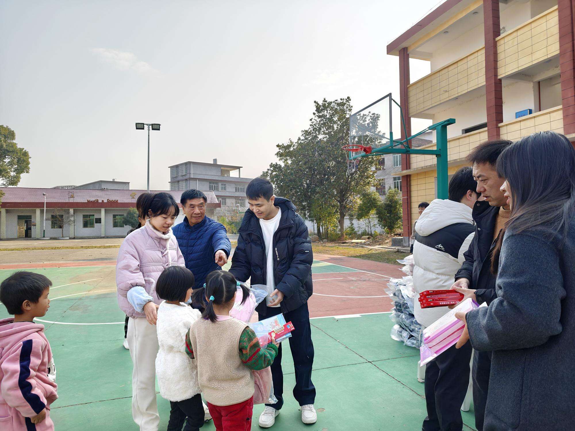 邵东市简家陇镇政协：情系学子&nbsp;“爱心书包”温暖堆头校园