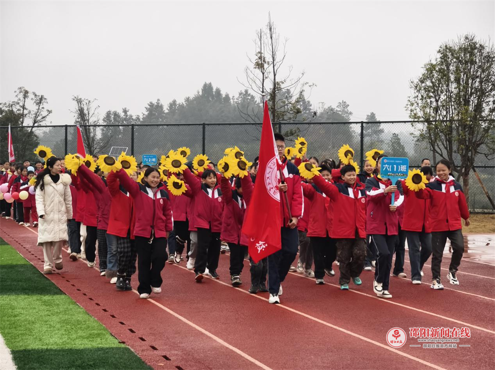 洞口县第二芙蓉学校举办“跃动青春，‘绳’采飞扬”校园跳绳比赛