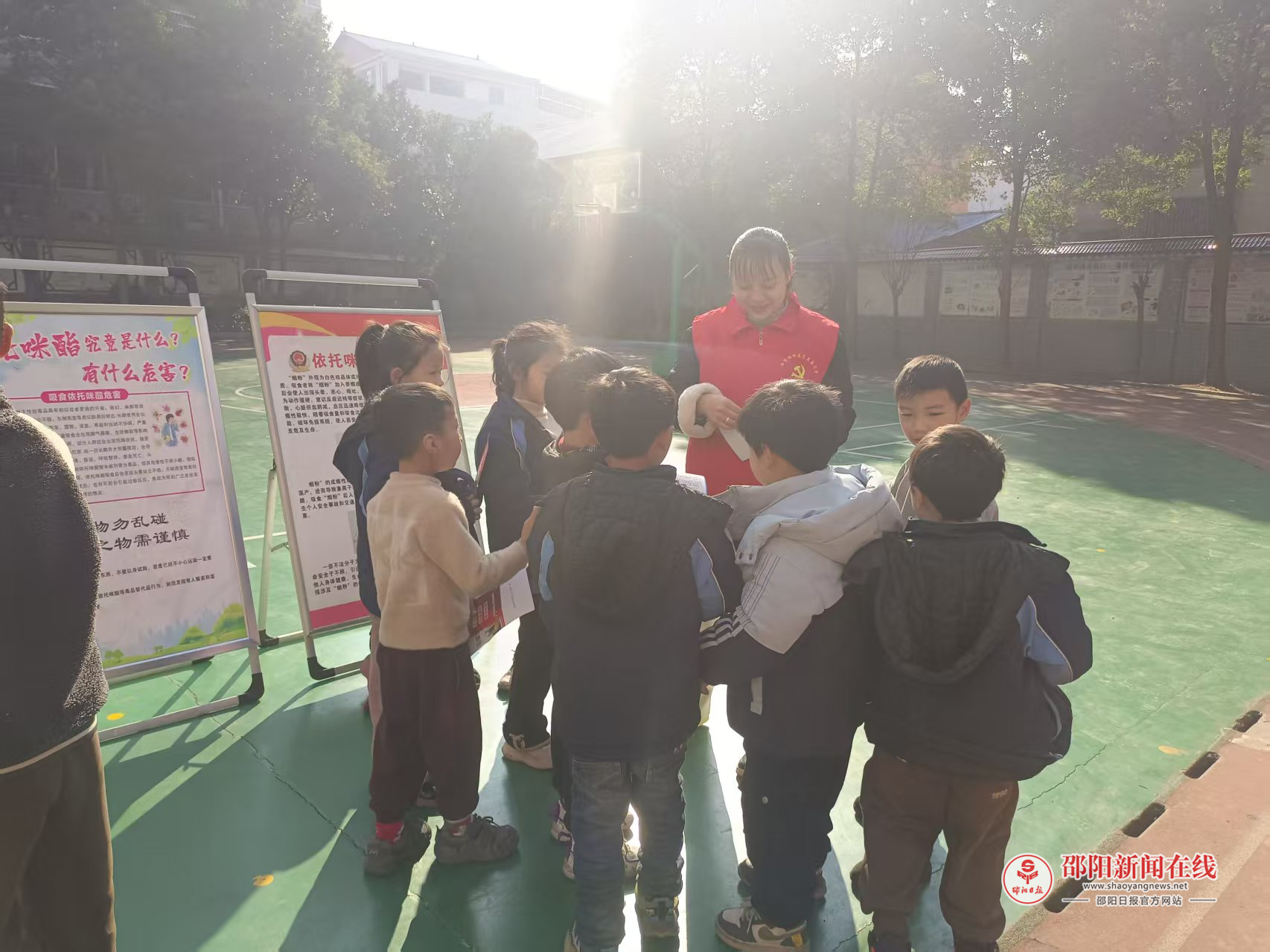 邵东市两市塘街道“禁毒+反诈+利剑护蕾”宣传走进城南小学