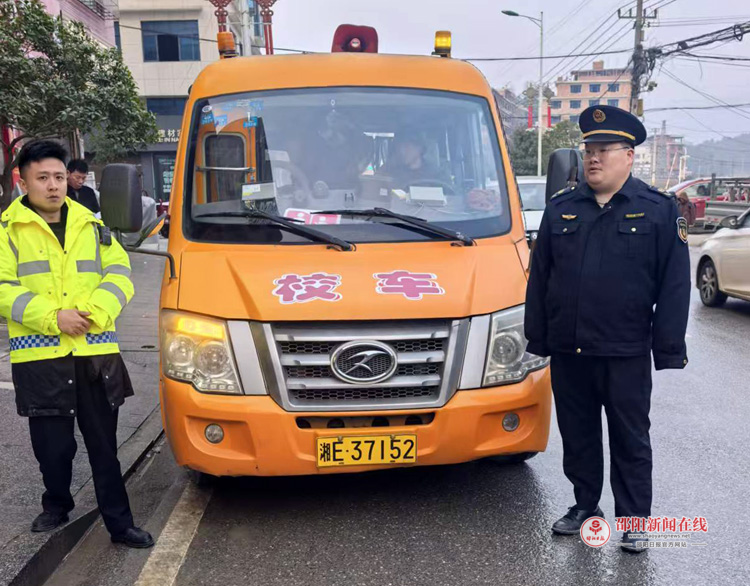 隆回县金石桥镇开展校车安全突击检查