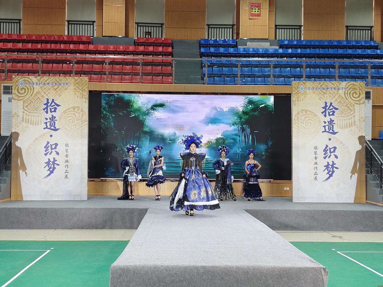 隆回职专举办服装专业毕业作品秀活动