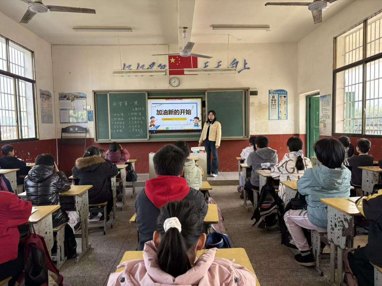 新宁县崀山镇窑市中心小学开展“开学安全第一课”主题活动
