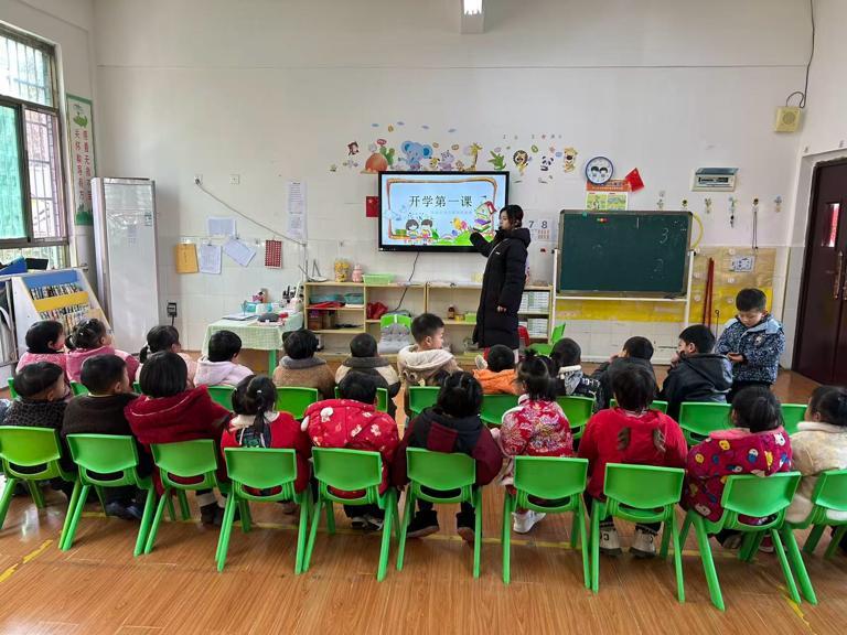 新宁县高桥镇中心幼儿园开展春季开学第一课安全教育活动