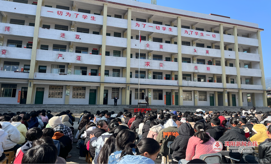 隆回县罗洪镇中学举行2026年春季开学典礼