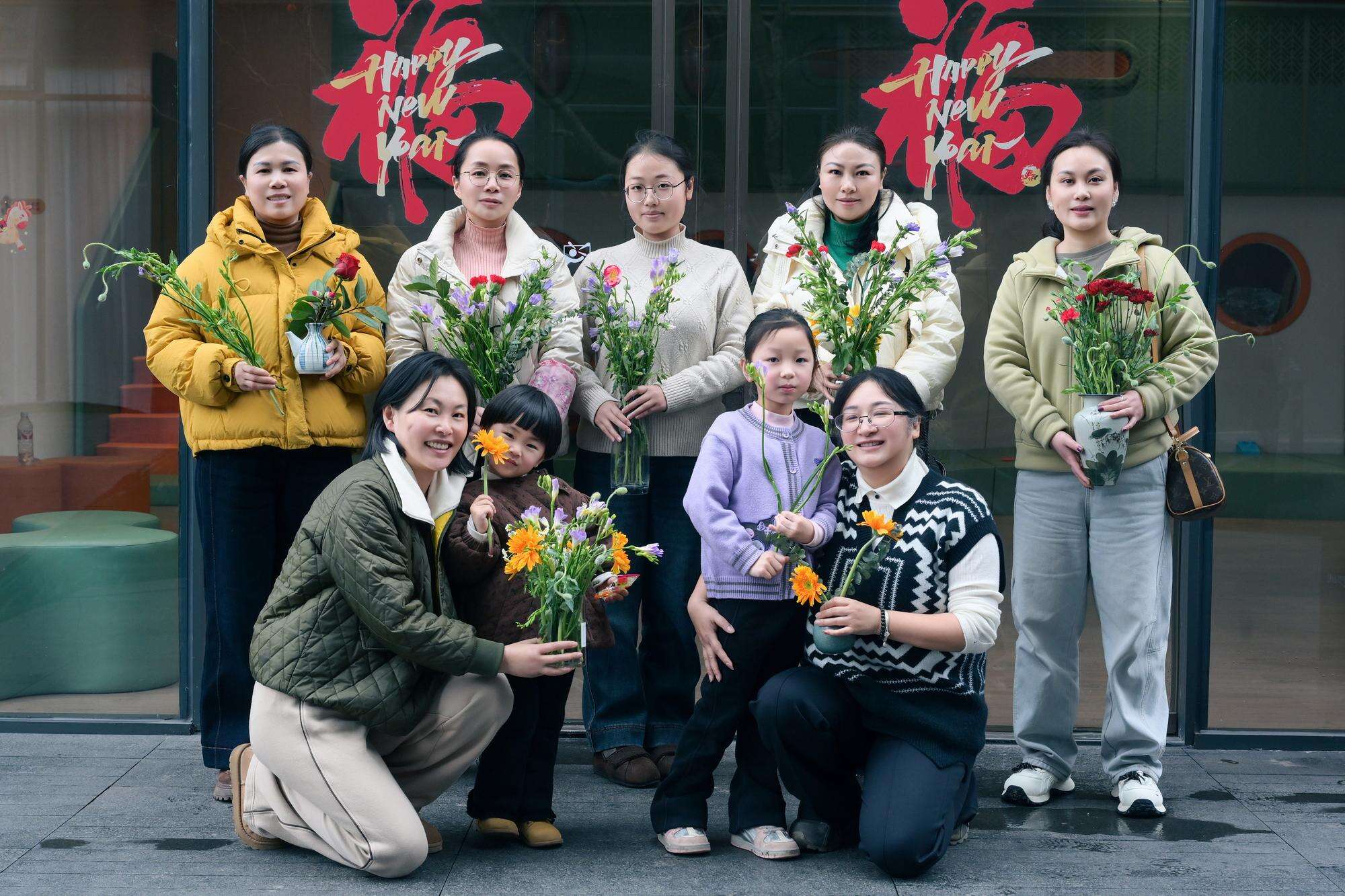 国网武冈市供电公司举办三八妇女节插花活动