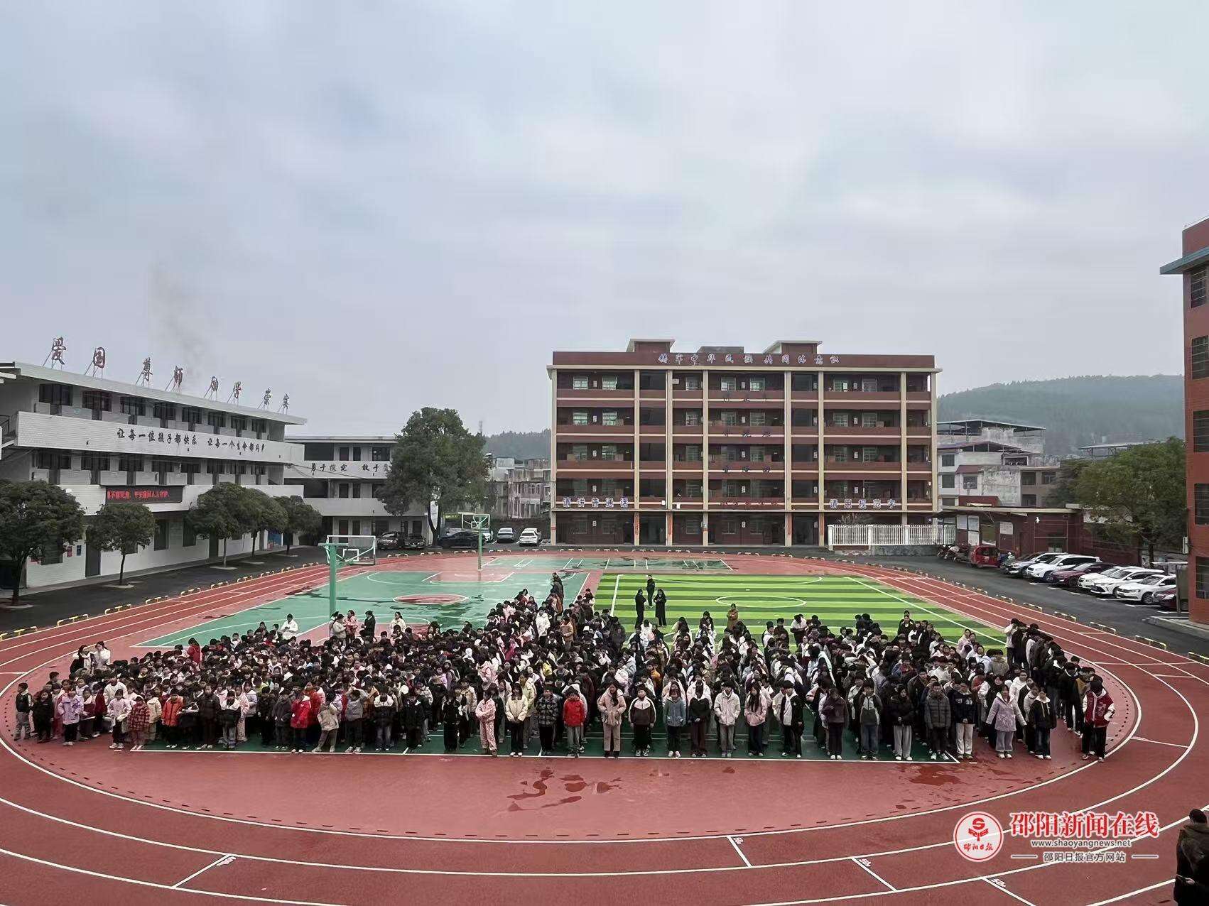 隆回县荷香桥镇桐木桥九年义务制学校：策马扬鞭启新程，奋楫笃行向未来
