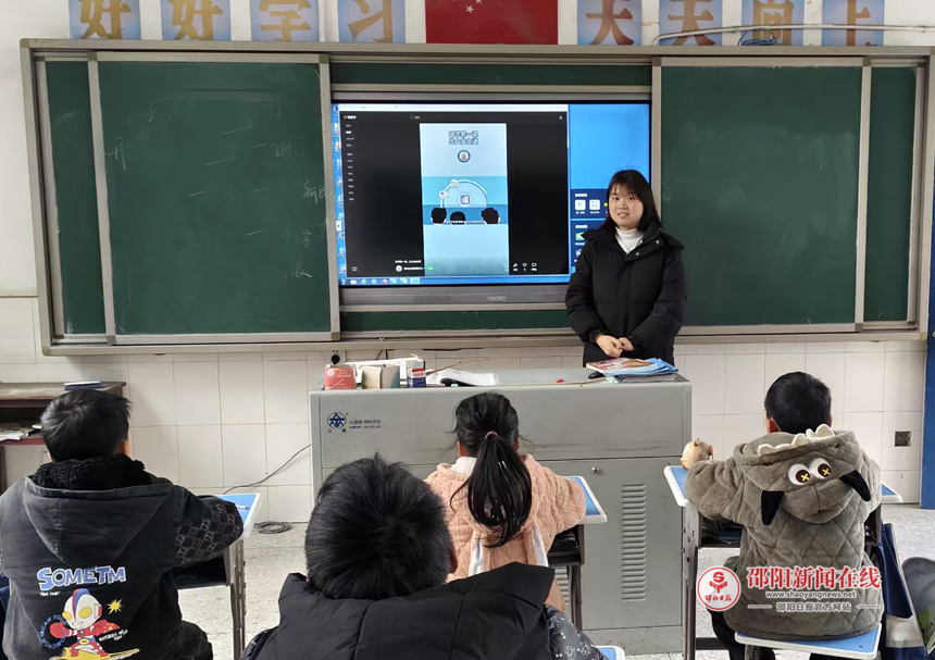 隆回县金石桥镇新良小学开展防性侵安全教育主题班会