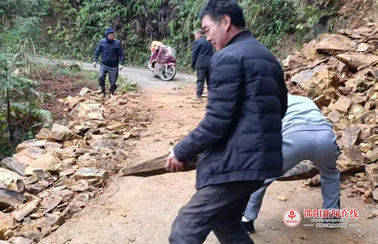 洞口县渣坪乡：党建领航除险情，清障保通护民生