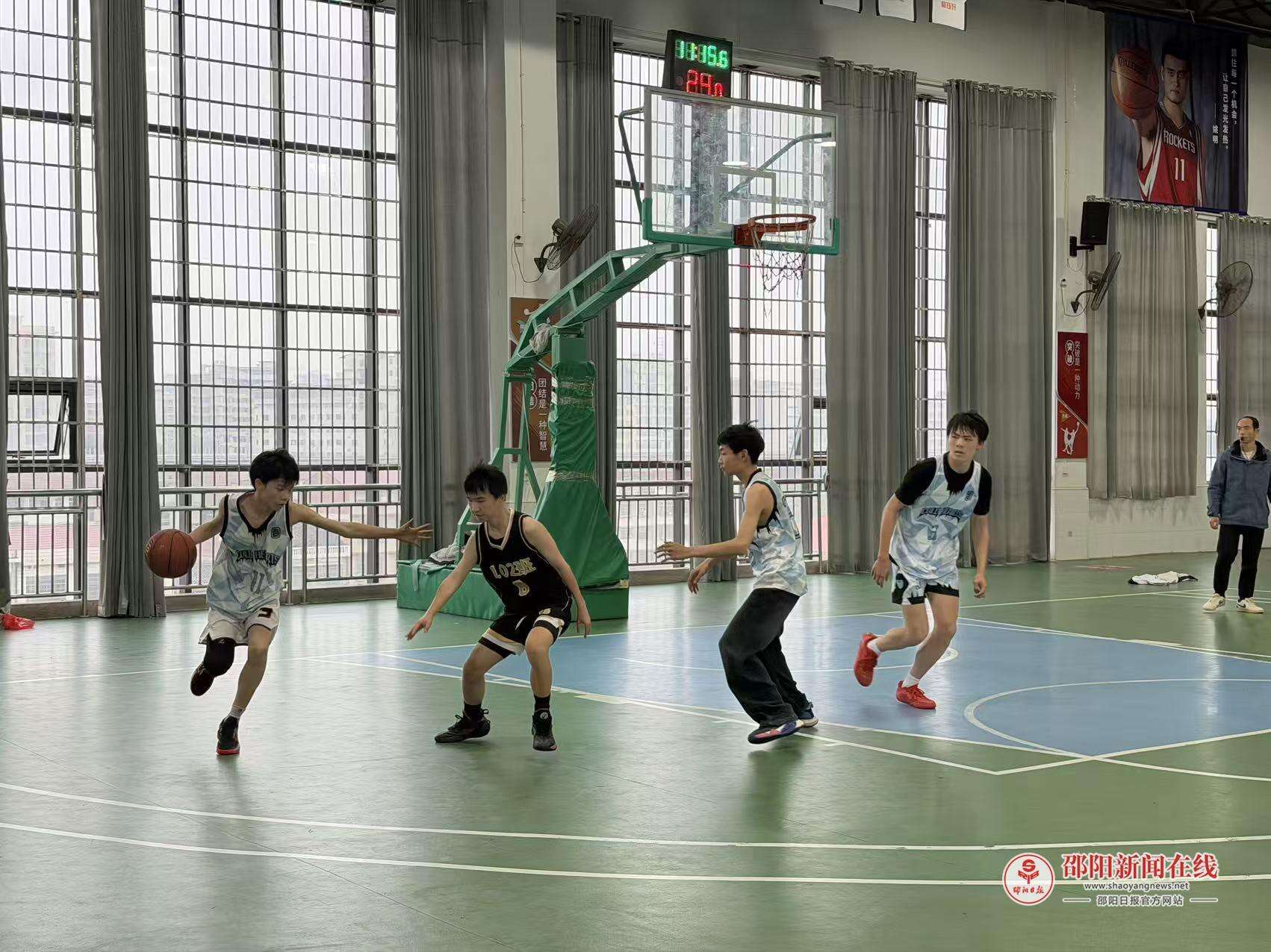 邵东市城区五中举行“班BA”篮球赛