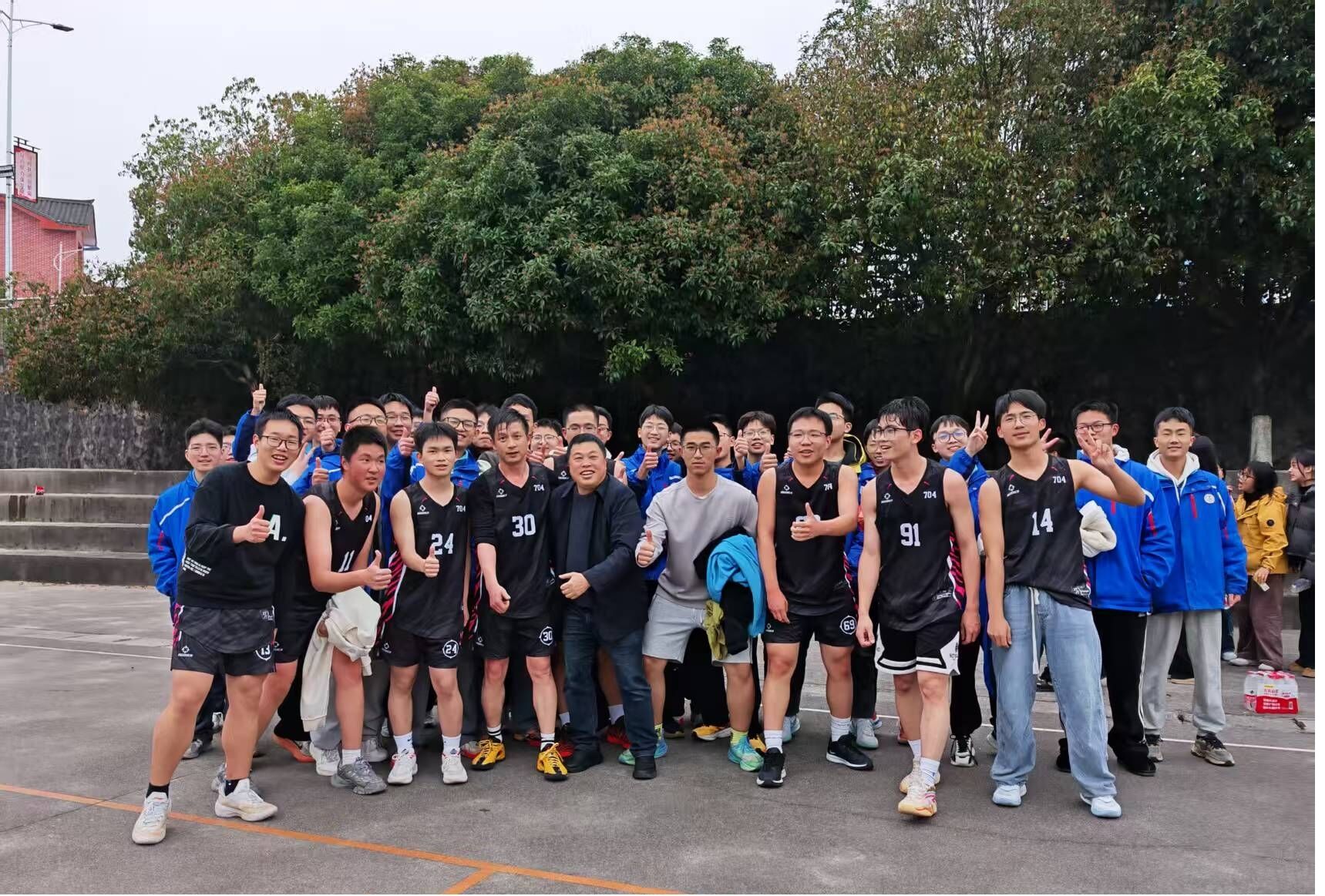 武冈市第二中学篮球赛圆满落幕