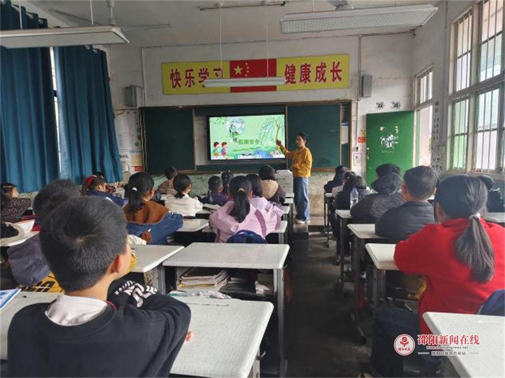 隆回县三阁司镇中心小学开展清明节假前安全教育活动