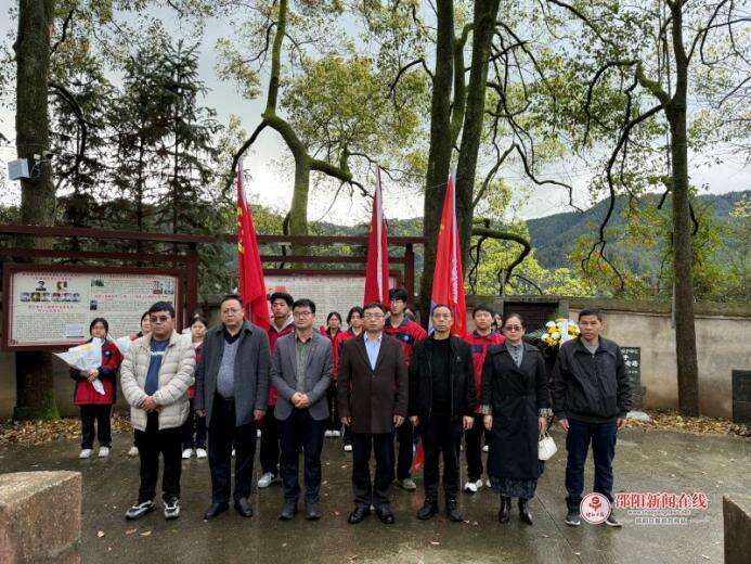 洞口县第四中学开展清明祭英烈活动