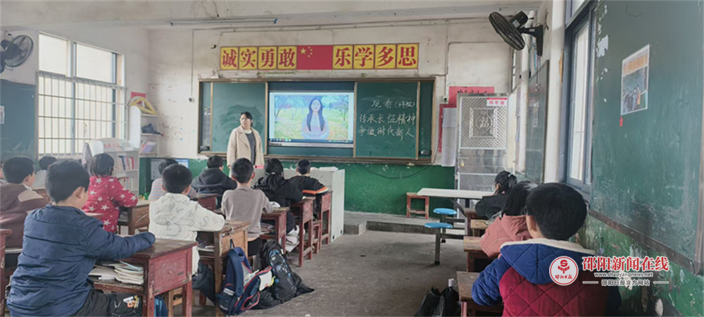 隆回县北山镇梅溪小学开展“传承长征精神，争做时代新人”主题观影活动