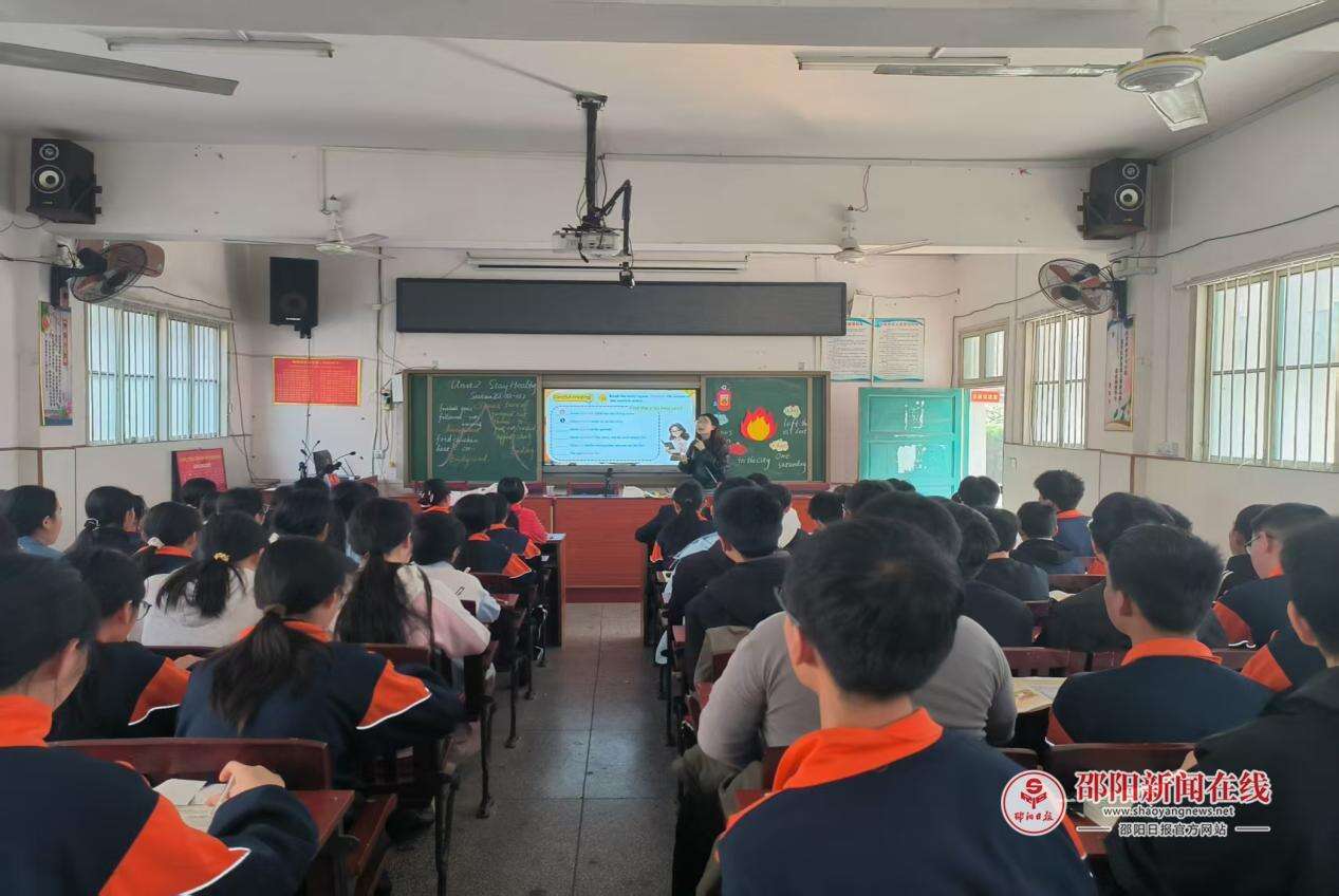 洞口县山门镇中心学校英语组开展教学比武活动