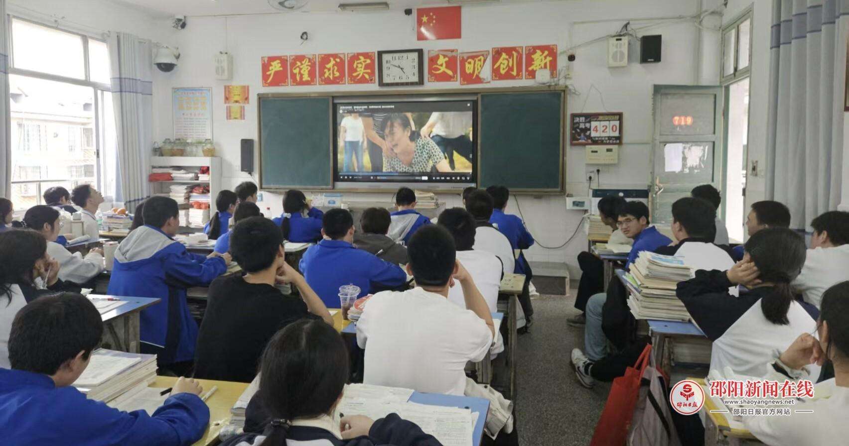 武冈市第二中学开展防溺水安全教育主题班会