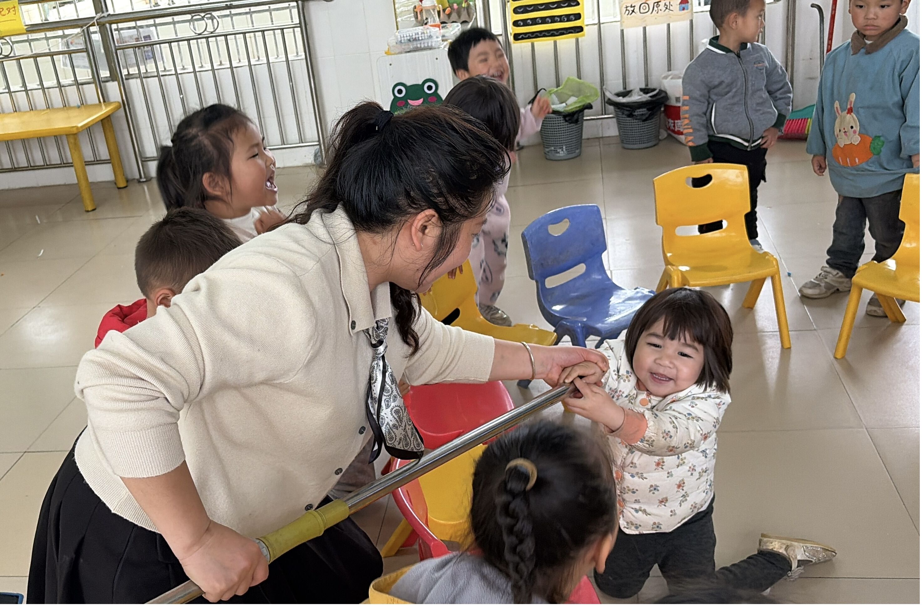 新宁县清江桥乡中心幼儿园开展防溺水应急演练活动