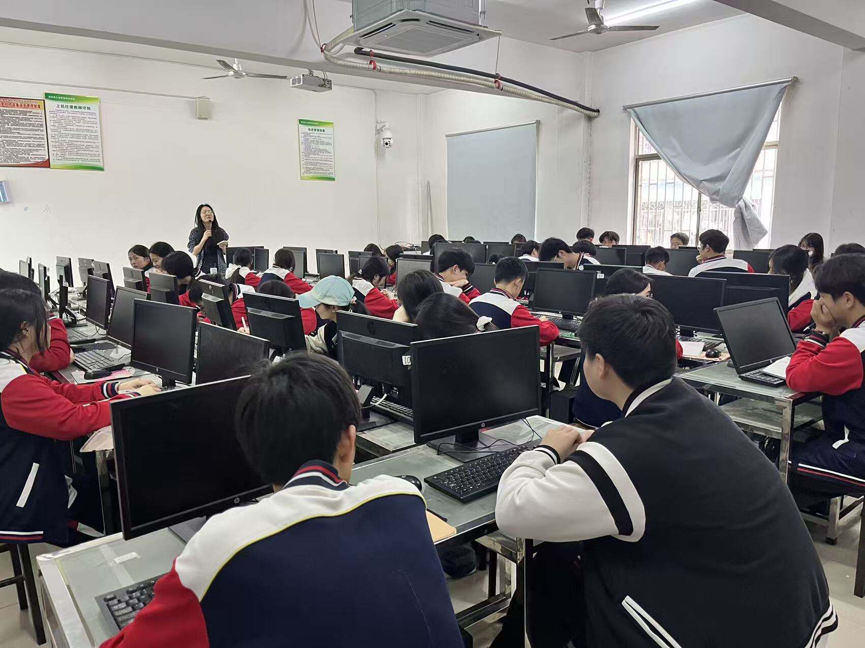 邵阳县职业技术学校开展全民国家安全教育日主题团课活动
