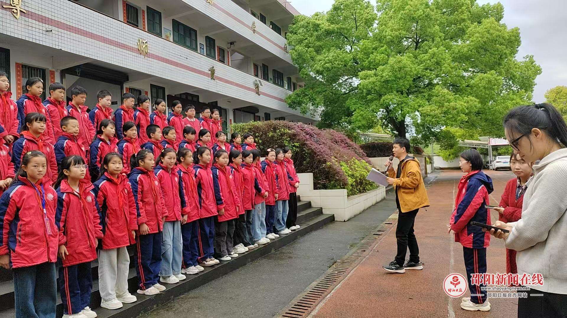 洞口县水东镇文田完全小学备战洞口县中小学“我为洞口唱首歌”合唱比赛