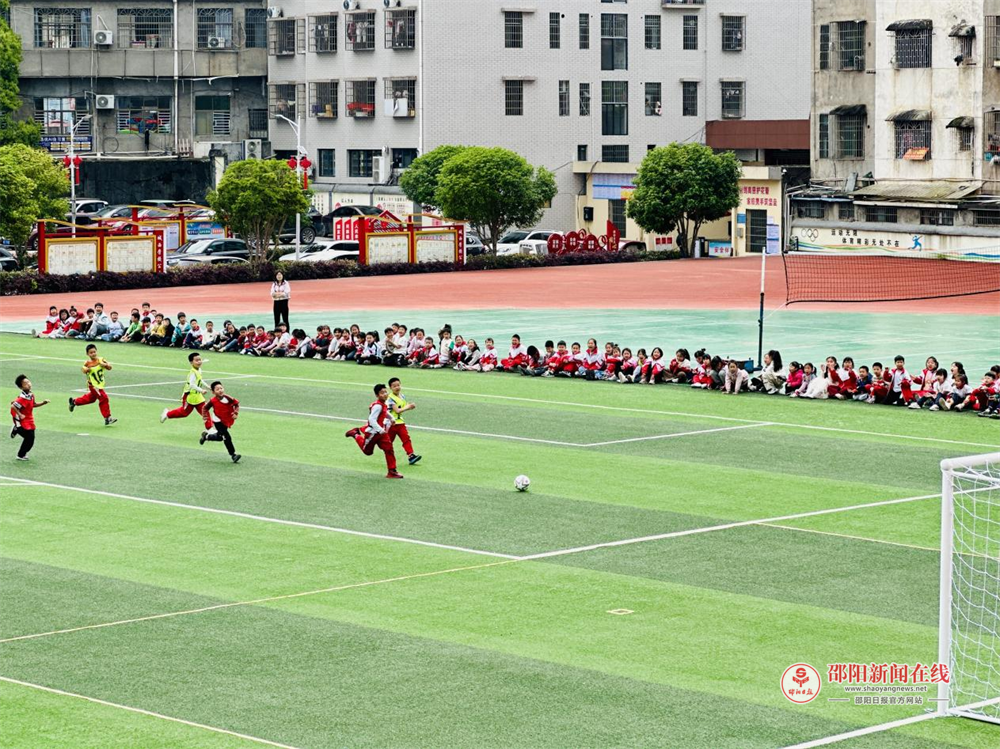 隆回县花门街道中心学校足球赛激情开赛