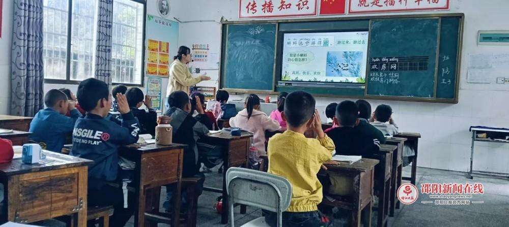 隆回县岩口镇藕塘完全小学语文教研组开展公开课教研活动