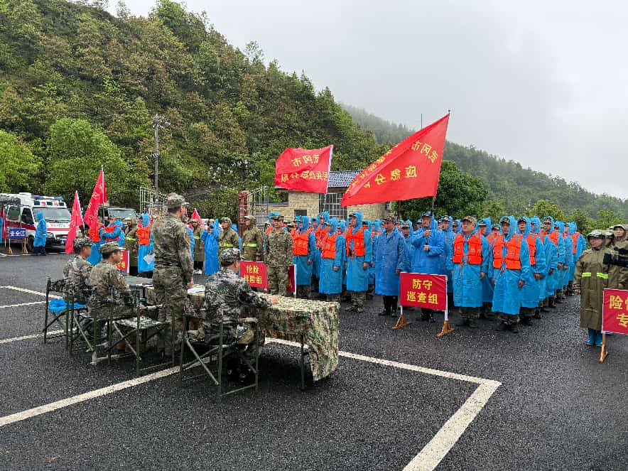 武冈市举行军地防汛抢险联训联演