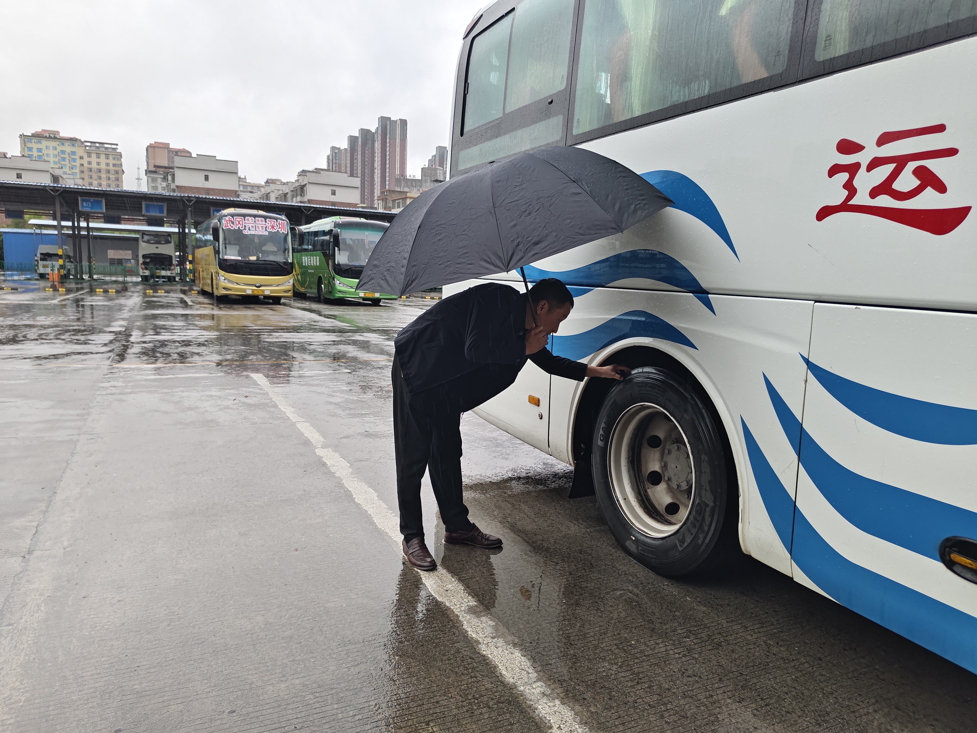 闻“汛”而动保畅通 武冈市道路运输服务中心全力应对强降雨