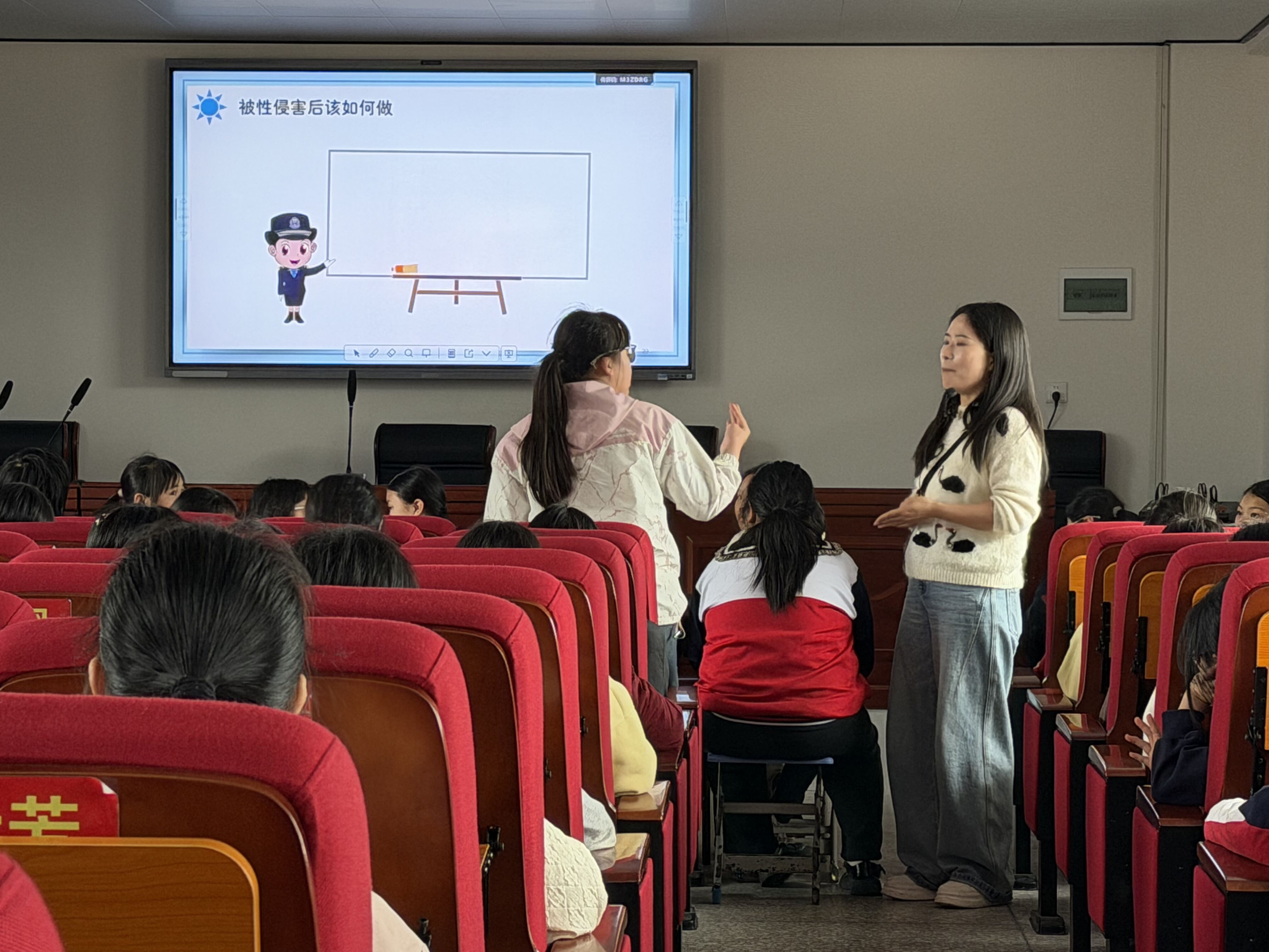 洞口县山门镇中心小学开展“爱心妈妈”防性侵安全教育宣讲活动