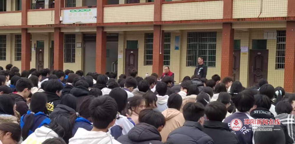 隆回县关工委到隆回县六都寨镇丁山中学举办知识讲座