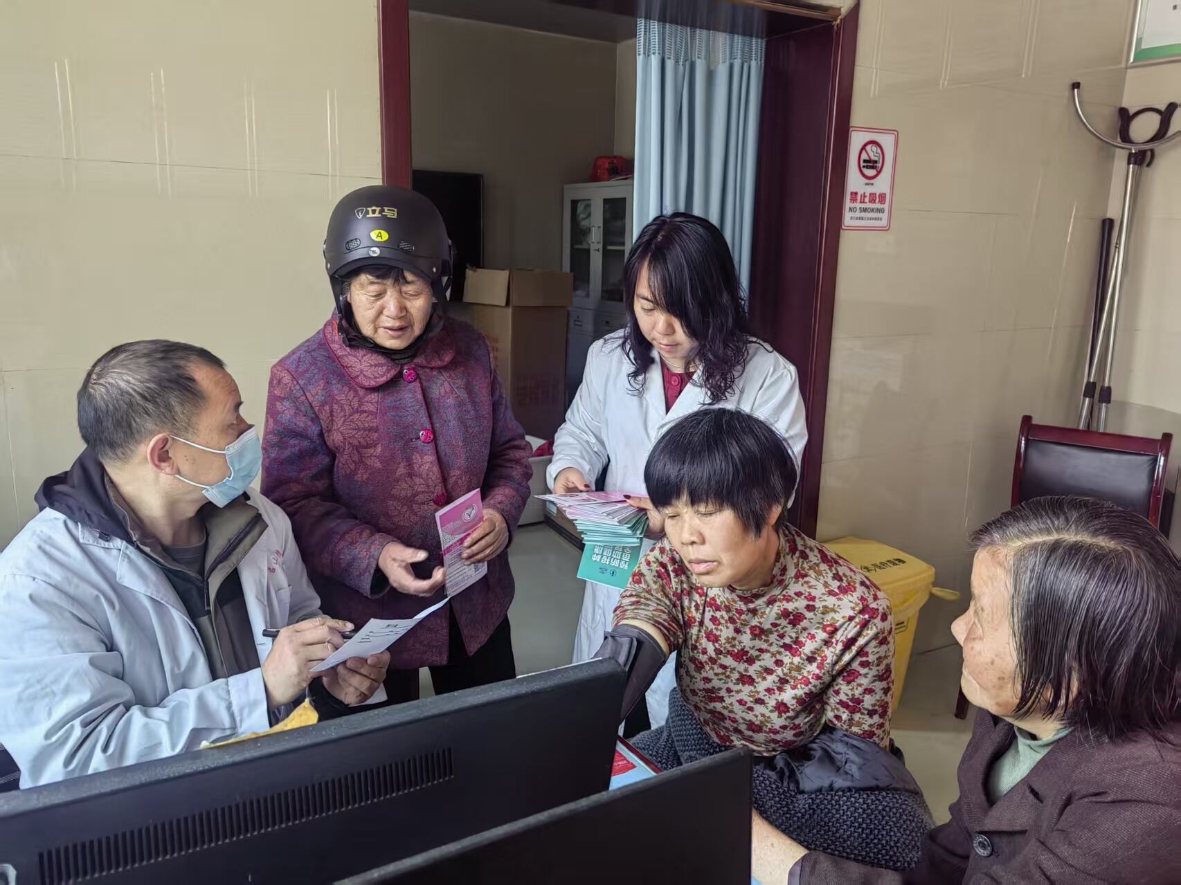 洞口县岩山镇卫生院开展预防接种日健康宣教活动