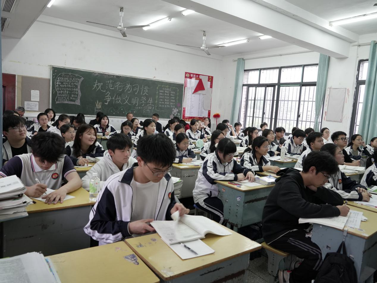 新邵一中：校际交流共研讨，专家领航促备考