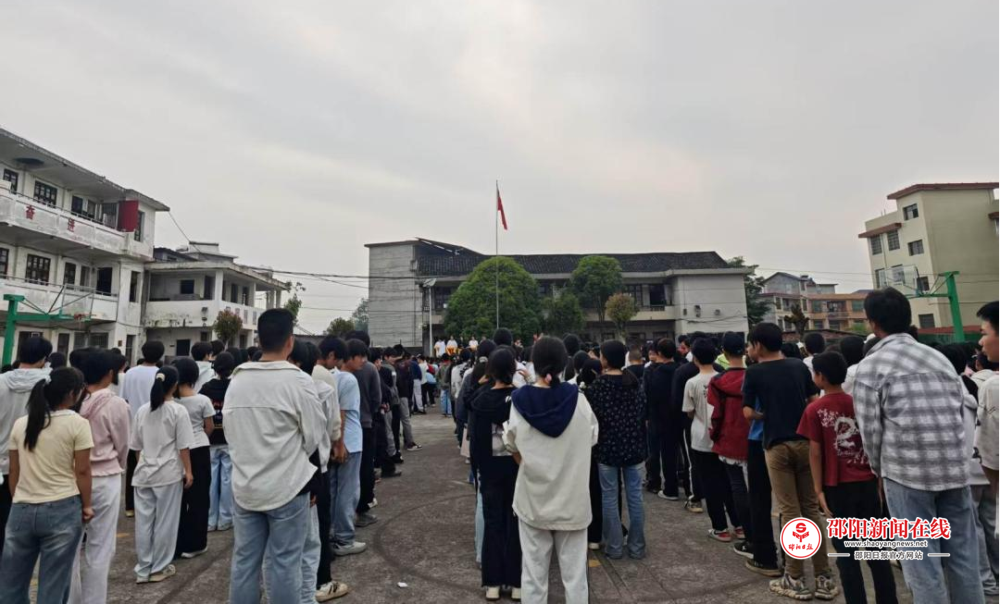 隆回县罗白九年义务制学校开展“防灾减灾”国旗下讲话教育活动