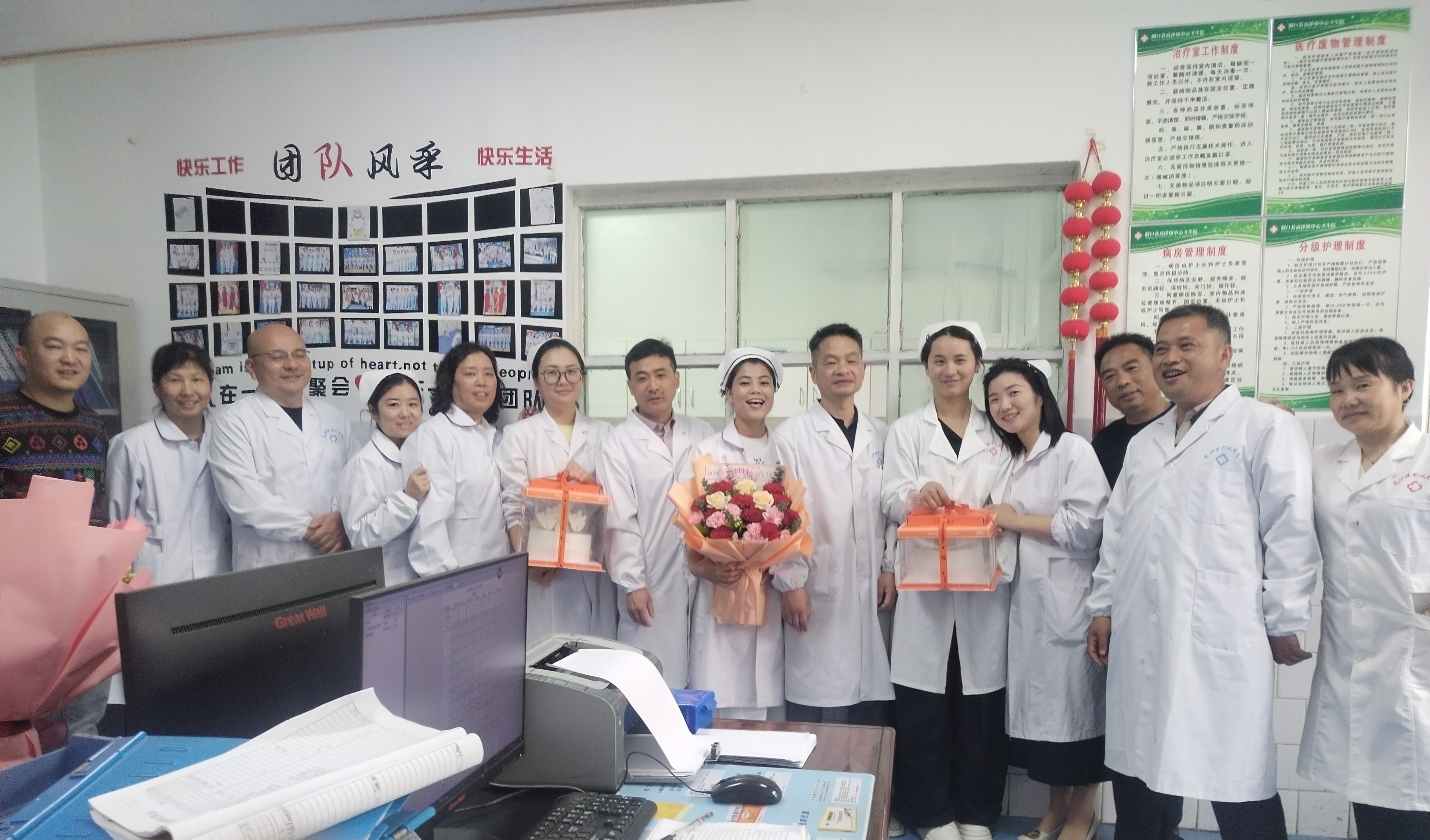 洞口县高沙镇中心卫生院开展护士节一线慰问活动