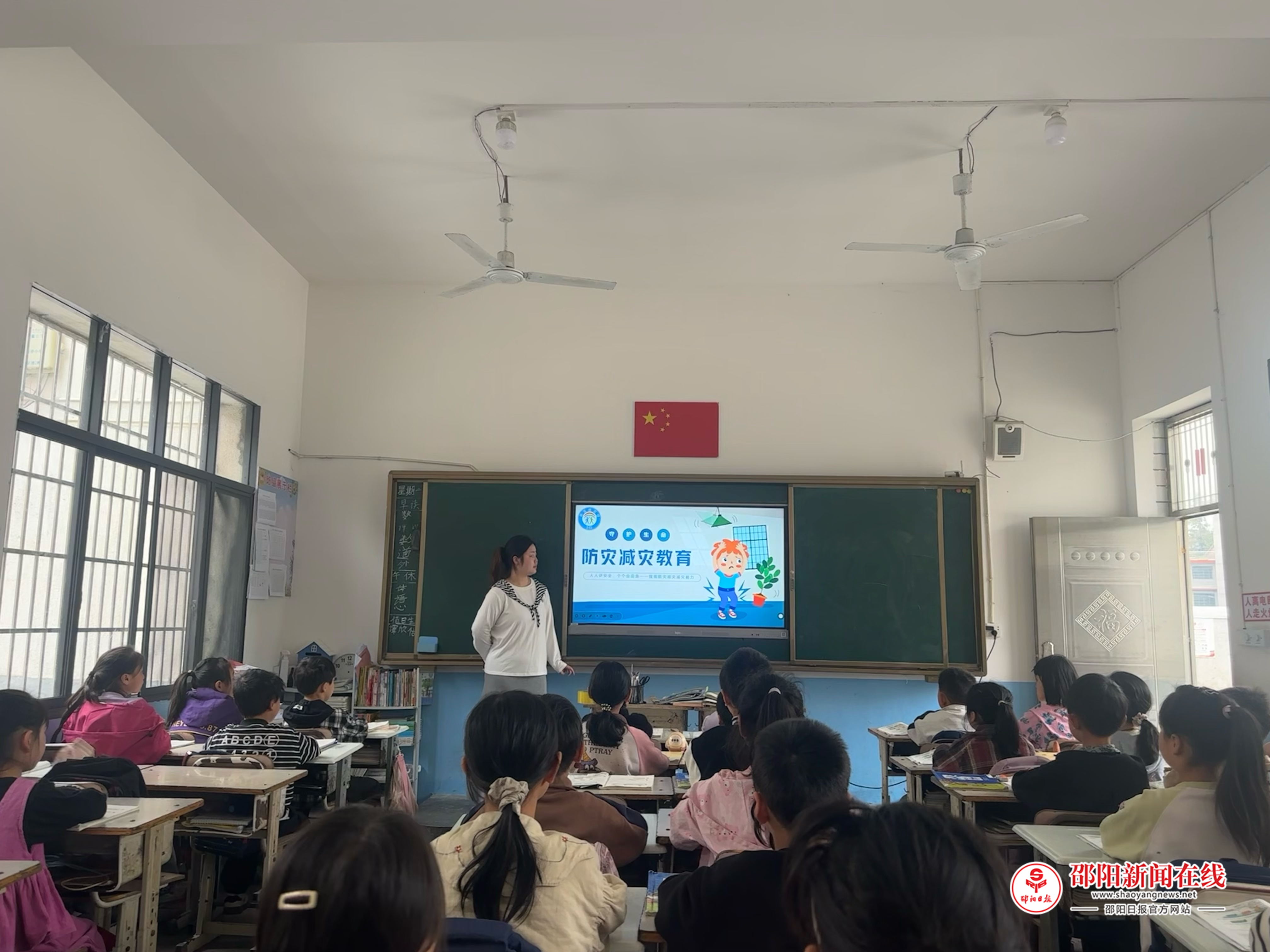 隆回县金石桥镇黄金井完全小学开展防灾减灾宣传教育活动